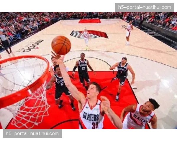 开拓者卡马拉外线防守出色 限制对手三分命中率